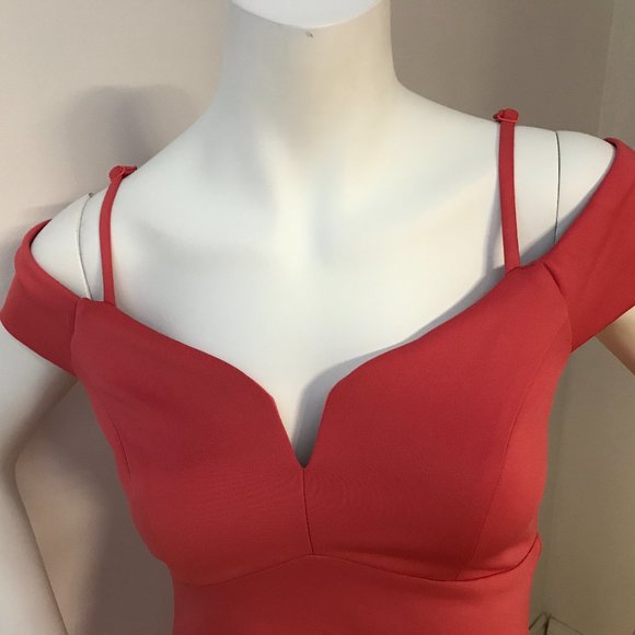 Le Chateau Small Corral Salmon Pink Peach Cold Shoulder Formal Dress NWT - Picture 2 of 8